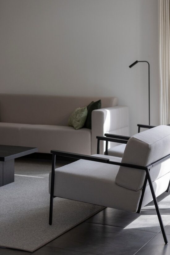 moderne lichte fauteuil